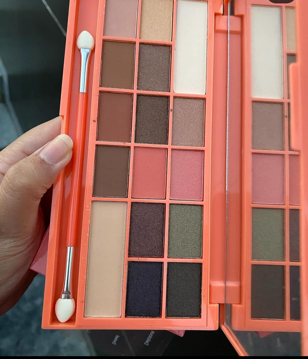 Makeup Revolution Chocolate and Peaches Eyeshadow Palette