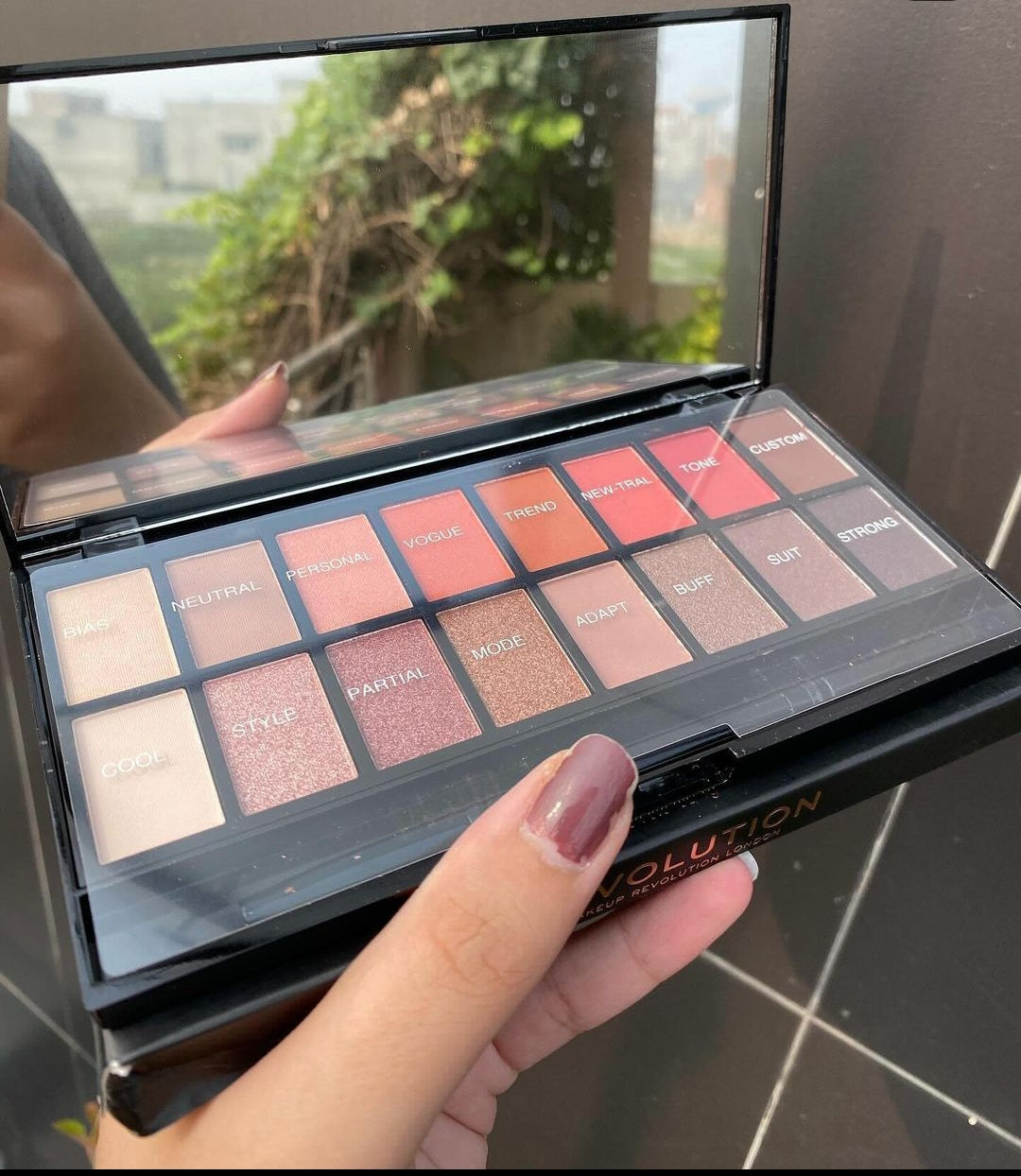 Makeup Revolution New-trals vs Neutrals Eyeshadow Palette