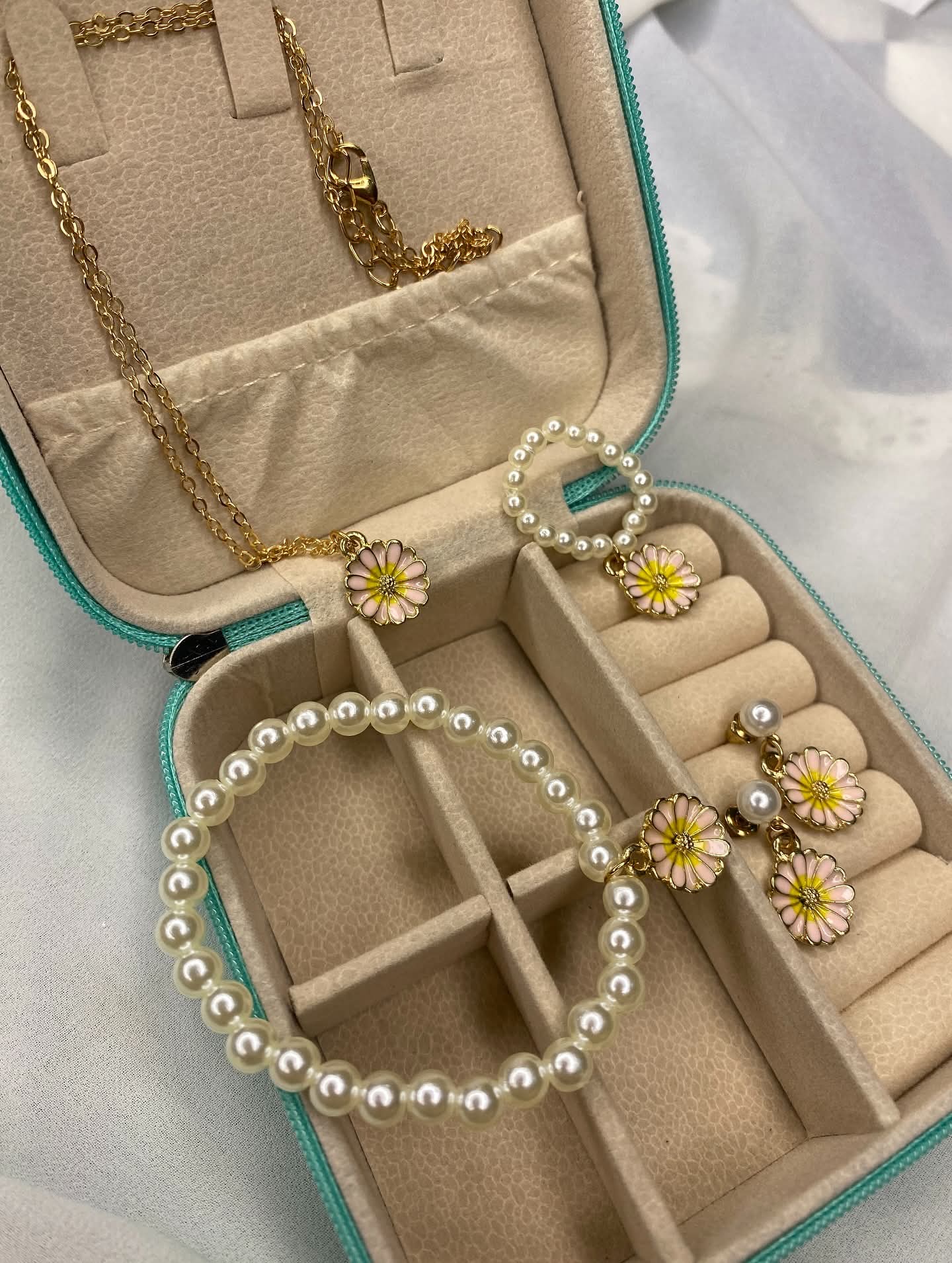 Daisy set of 4 - Pendant, Earrings,  beaded bracelet and ring