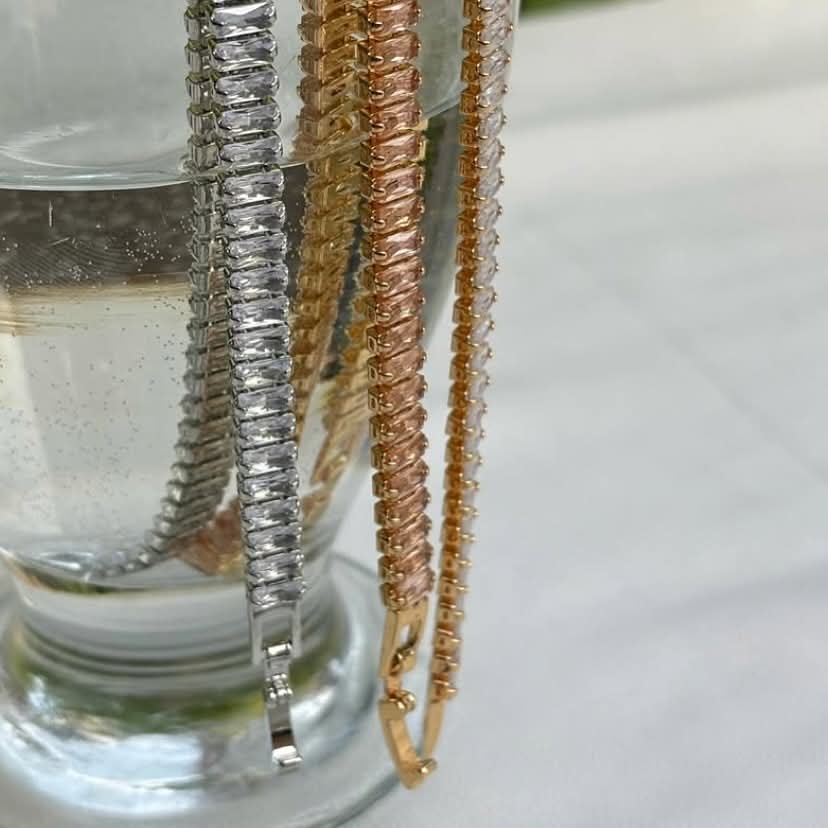 Tennis bracelet